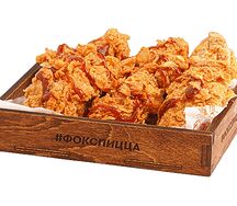 Фокс-крылышки с соусом барбекю-лайт и жареным луком