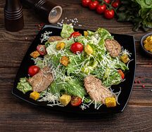 Салат цезарь с курицей