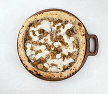 Пицца с белыми грибами и ароматом трюфеля