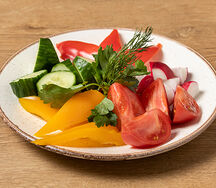 Ассорти из свежих овощей