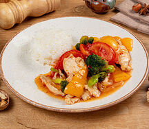 Курица с овощами в кисло-сладком соусе