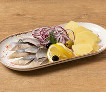 Сельдь с отварным картофелем