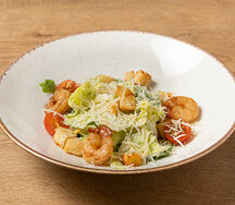 Салат Цезарь с креветками