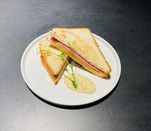 Тост с ветчиной и сыром Чеддер