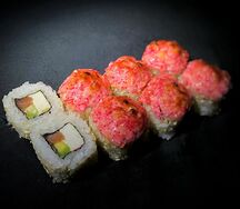 Запеченный ролл с крабом и лососем