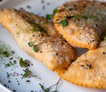 Мини-чебуреки с креветками