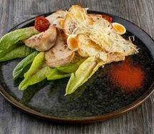 Салат Цезарь с цыплёнком