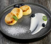 Сырники, фаршированные варёным сгущенным молоком