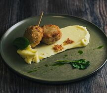 Куриные котлеты на картофельном пюре