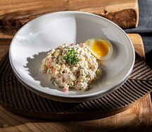 Оливье с фермерским цыпленком