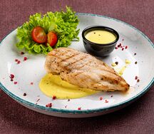 Куриная грудка под сырным соусом