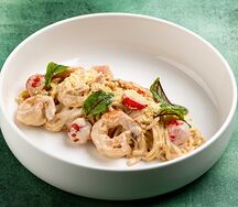 Паста с креветками и томатами