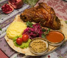Свиная рулька по-грузински