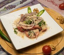 Салат овощной с ореховой заправкой