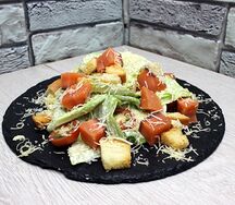 Салат Цезарь с семгой