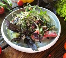 Салат овощной по-грузински с орехом