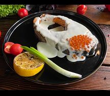 Лосось под икорным соусом