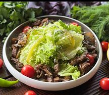 Тёплый салат с телятиной и шампиньонами 