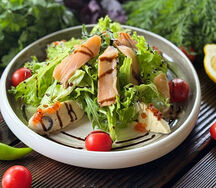 Салат из лосося с нежным творожным муссом 