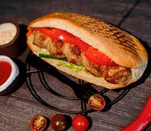 Люля-кебаб из курицы в булке