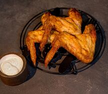 Крылышки куриные гриль с соусом