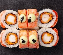 Ролл Опаленный лосось с креветкой