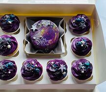 Бенто-торт Космос и капкейки