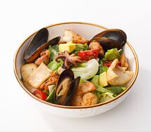 Теплый салат с морепродуктами 