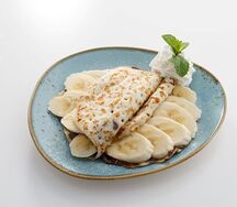 Блины с шоколадно-ореховой пастой и спелым бананом