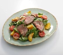 Салат с ростбифом