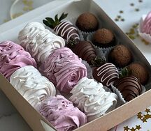 Набор Подарочное ассорти с клубникой - малое