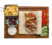 Шаурма из курицы на тарелке