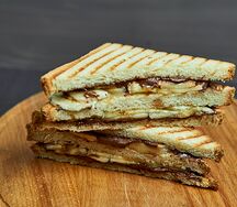 Сэндвич с нутеллой и бананом