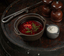 Сибирский борщ с говядиной и брусникой