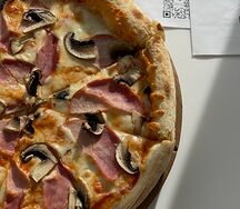 Пицца с ветчиной и грибами