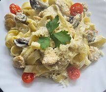 Паста с курицей и грибами