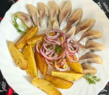 Картофель по-деревенски с сельдью тихоокеанской