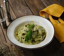 Феттуччине с курицей и соусом песто