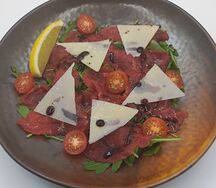 Карпаччо из мраморной говядины с пармезаном