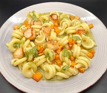 Паста Везувио с домашним песто и гребешками