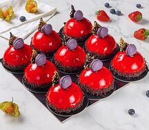 Ассорти из пирожных Парижская бомба