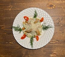 Салат Цезарь с курицей