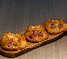 Сосиска в тесте с сыром