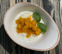 Каша рисовая с пюре из манго