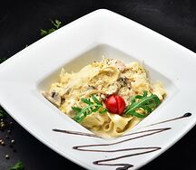 Паста с курицей и грибами