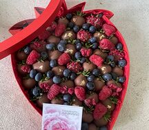 Набор из клубники в шоколаде Ягодка