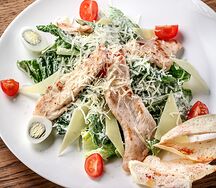 Салат Цезарь с курицей