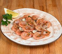 Креветки чесночные с зеленью и соевым соусом