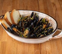 Мидии на кокосовом молоке с устричным соусом