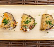 Баклажановые язычки с грецким орехом и страчателлой